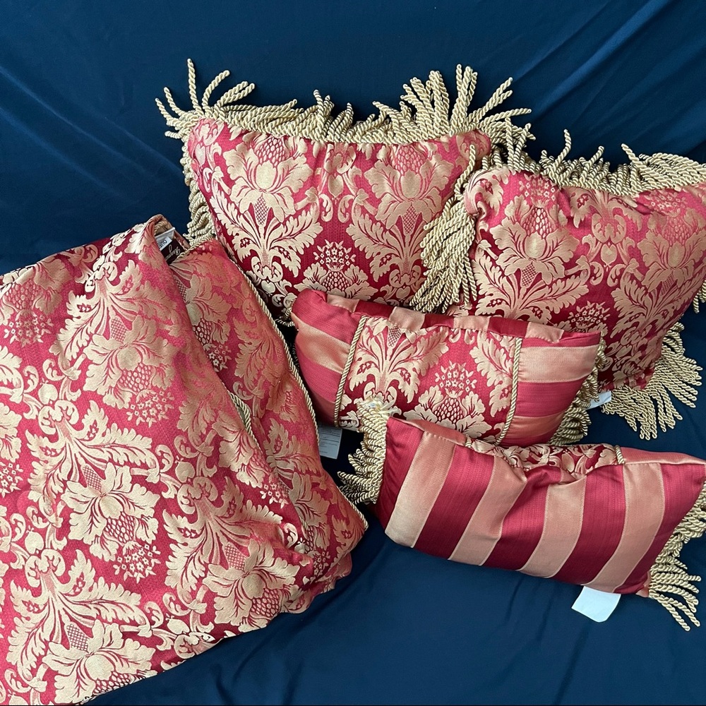 Raymond Waites Comforter and Pillow Set